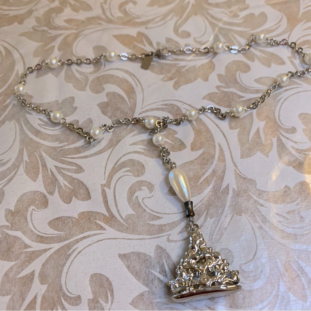 1928 Faux Pearl Necklace Siver Tone Chain 20” Gorgeous